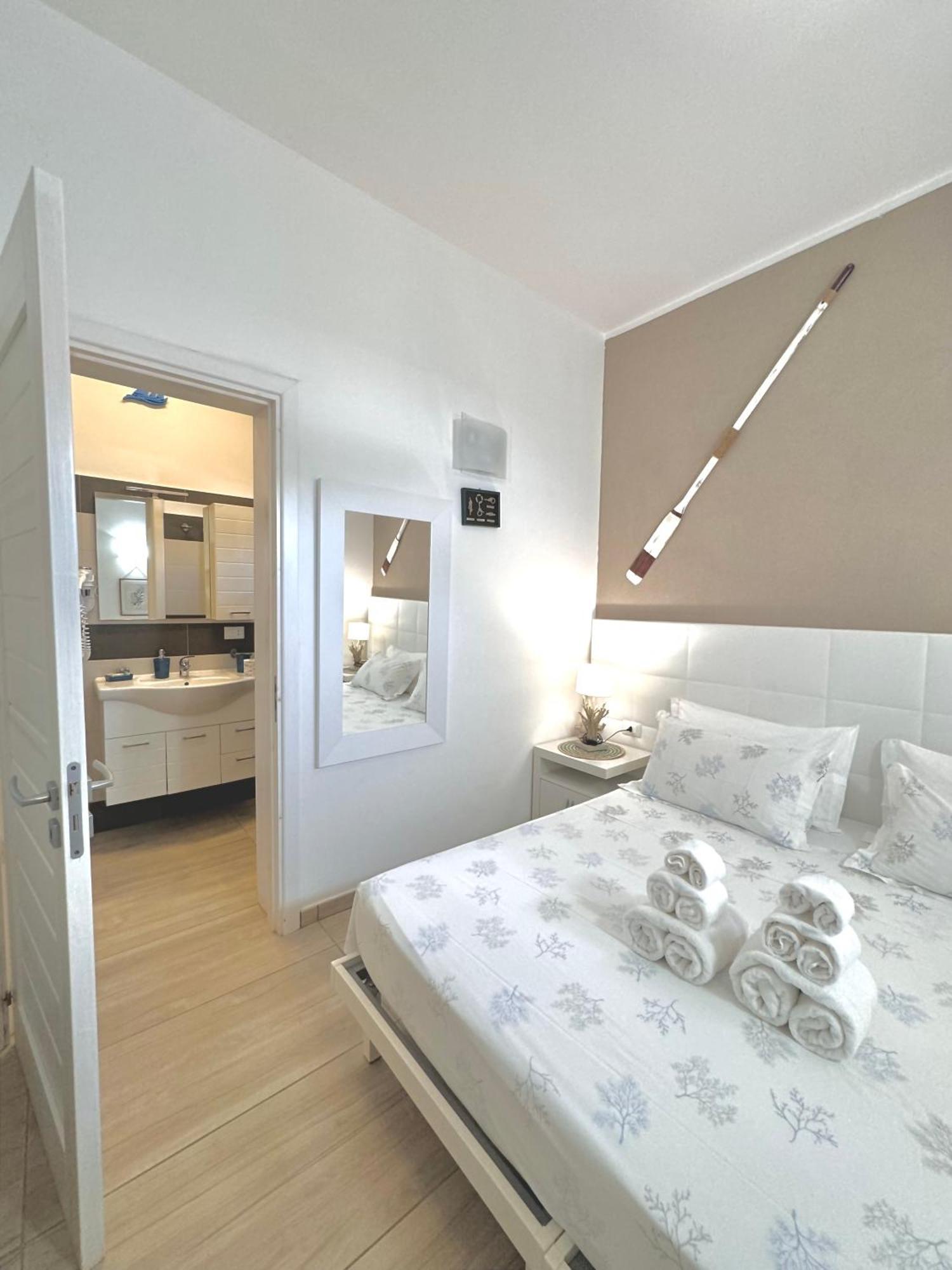 Aquarama Rooms & Apartments Torre Squillace 外观 照片